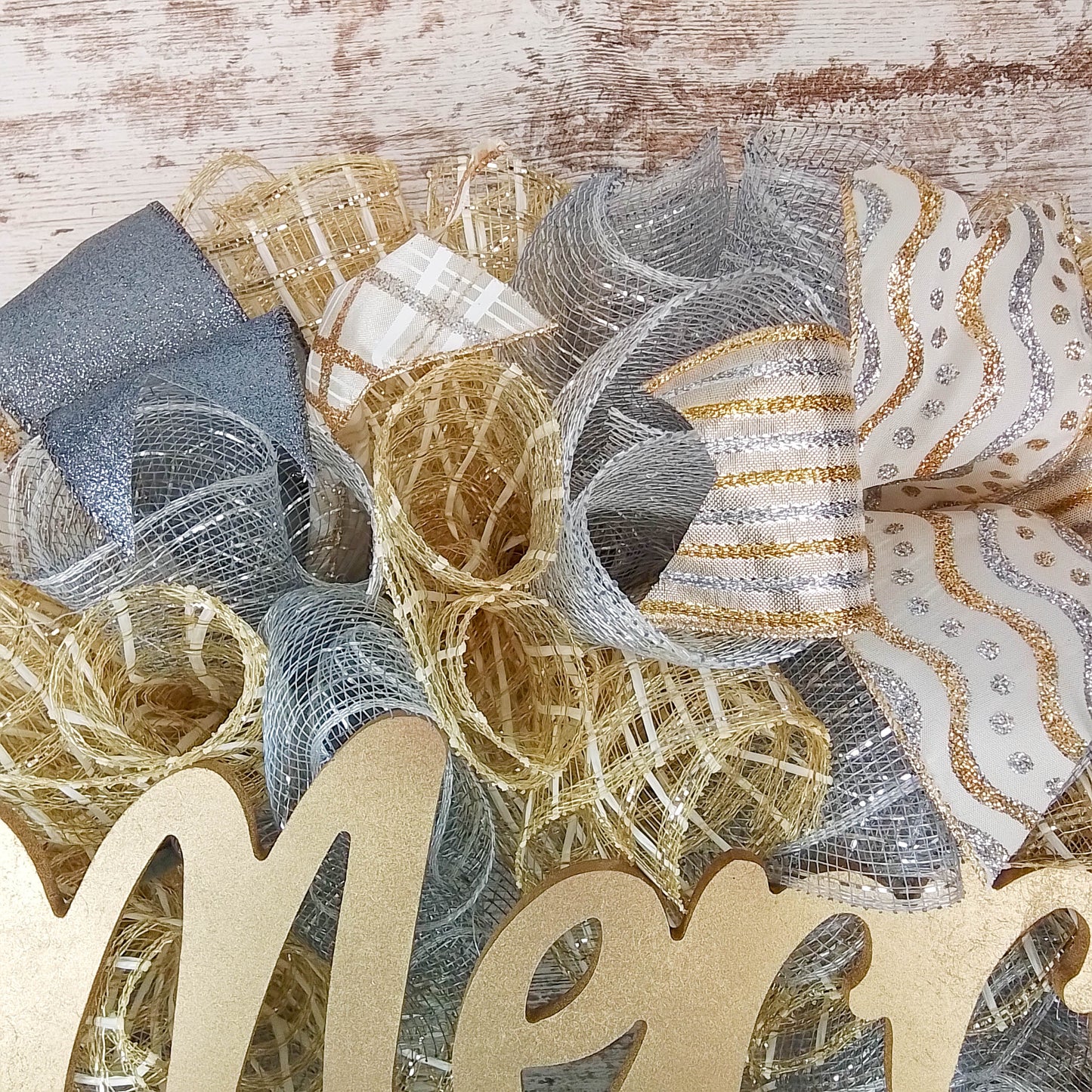 Silver Gold and Ivory Christmas Wreath : TB7